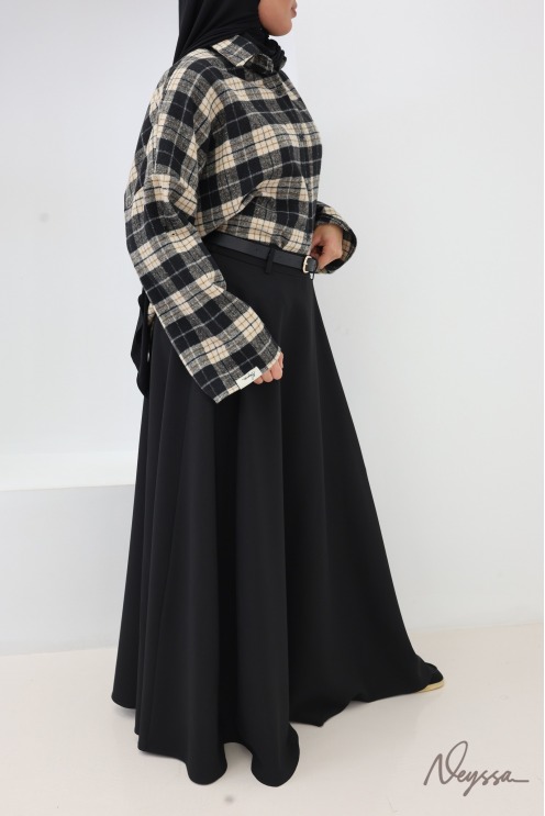 Langer Rock im Tailleur-Stil, ausgestellt, schwarz, mit Gürtel