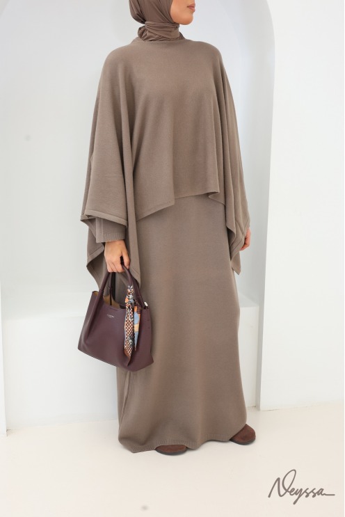 Robe pull longue et poncho taupe femme voilée | Neyssa