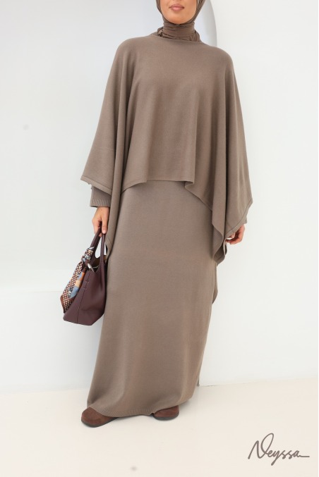 Robe pull longue et poncho taupe femme voilée | Neyssa