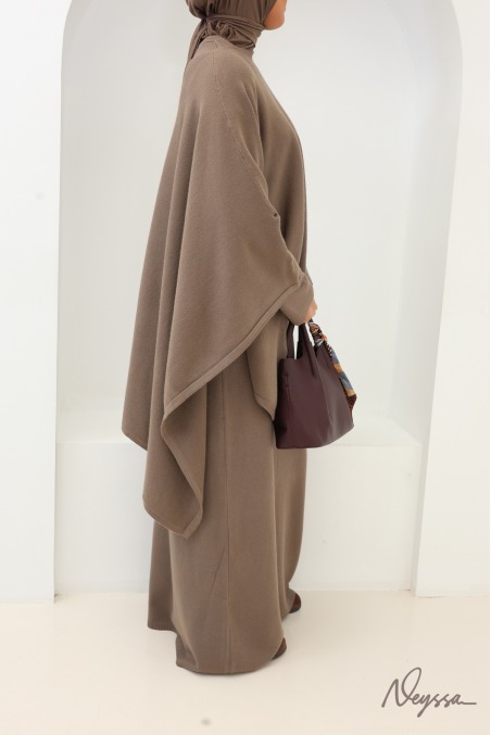 Robe pull longue et poncho taupe femme voilée | Neyssa