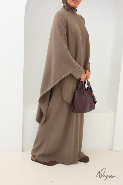 Hijab Kleid: Strickkleid mit Poncho Taupe | Neyssa