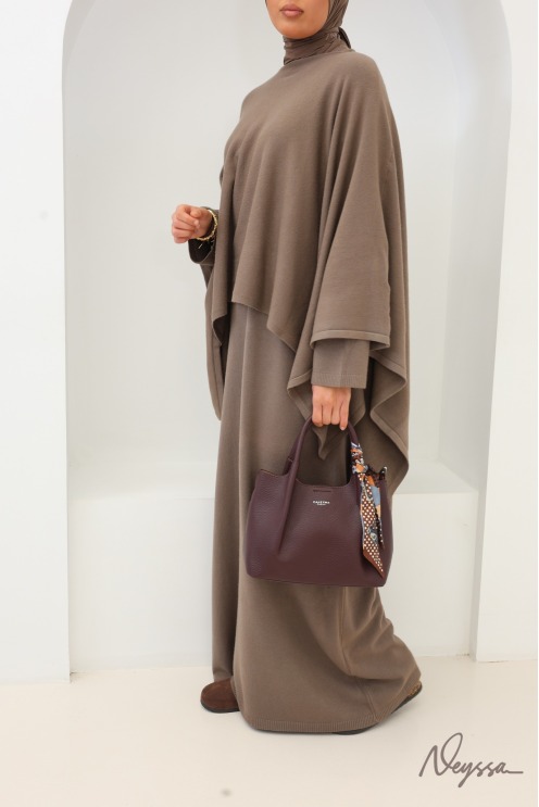 Hijab Kleid: Strickkleid mit Poncho Taupe | Neyssa