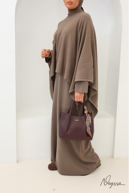 Robe pull longue et poncho taupe femme voilée | Neyssa