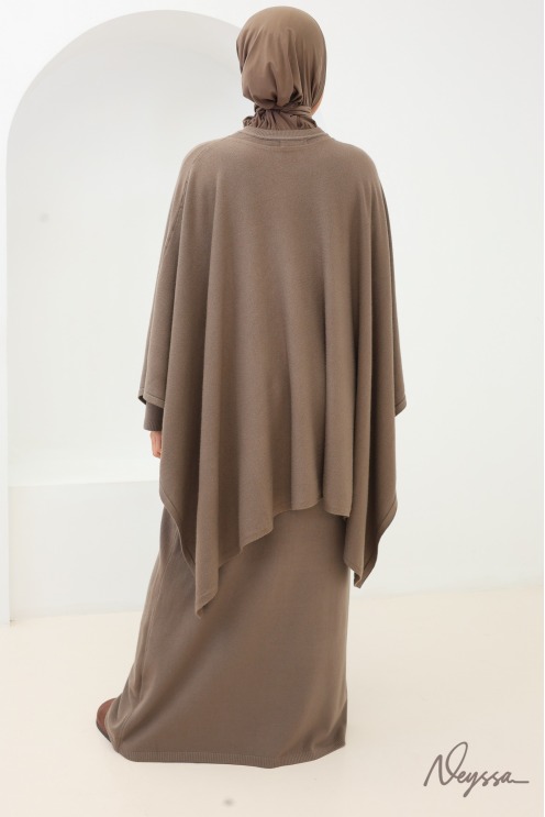 Hijab Kleid: Strickkleid mit Poncho Taupe | Neyssa