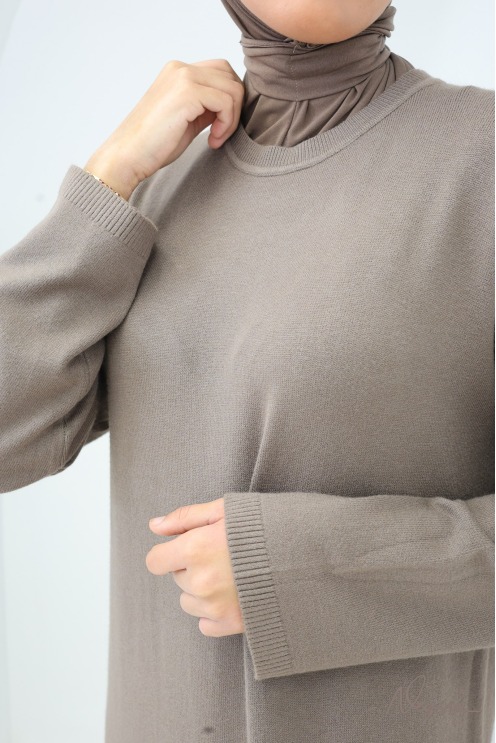 Robe pull longue et poncho taupe femme voilée | Neyssa