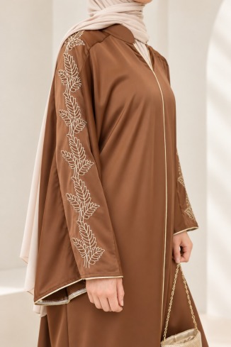 Abaya femme avec broderie sur les manches, tenue élégante pour l'Aïd 2