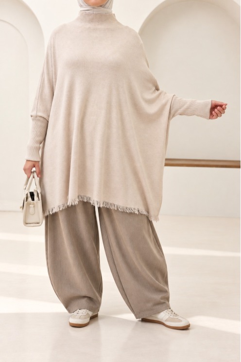 Mittellanger Strickpullover mit Stehkragen und Fransen für Hijabi
