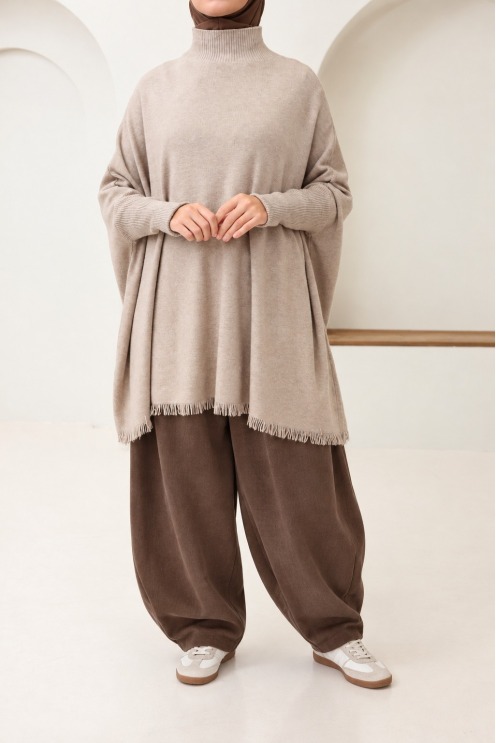 Mittellanger Strickpullover mit Stehkragen und Fransen für Hijabi