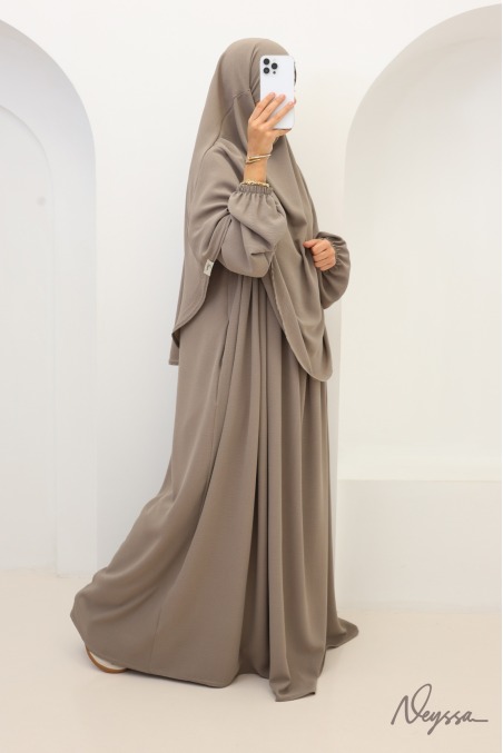 Ensemble abaya khimar Tawaf Taupe pour la Omra | Neyssa