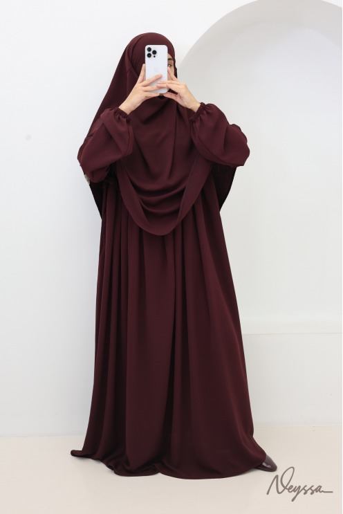 Ensemble abaya khimar Tawaf Dark Cherry pour la Omra | Neyssa