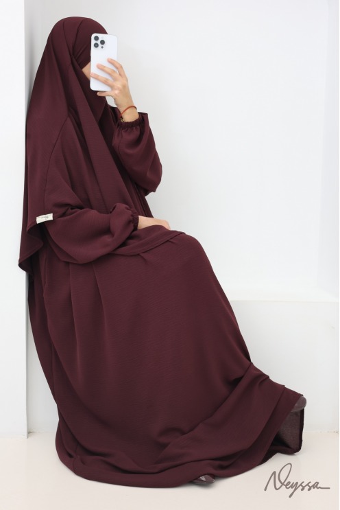 Ensemble abaya khimar Tawaf Dark Cherry pour la Omra | Neyssa