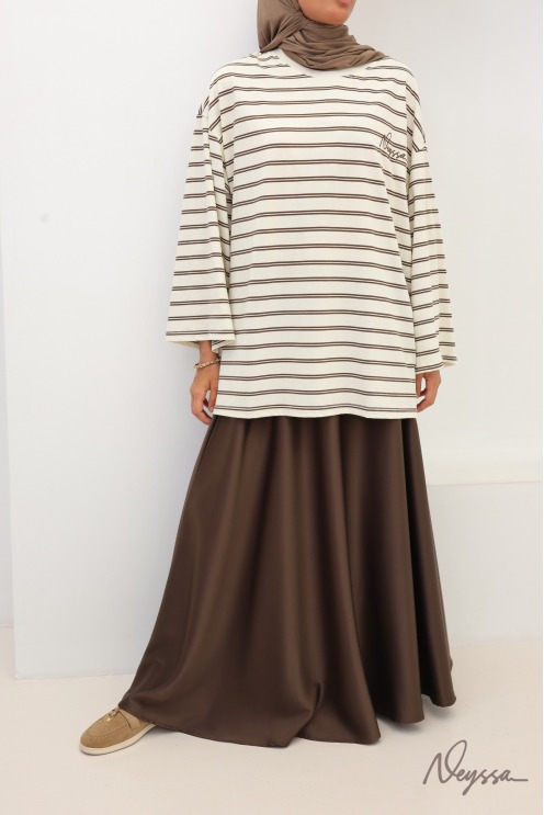 Jupe longue coupe évasée satinée marron avec ceinture