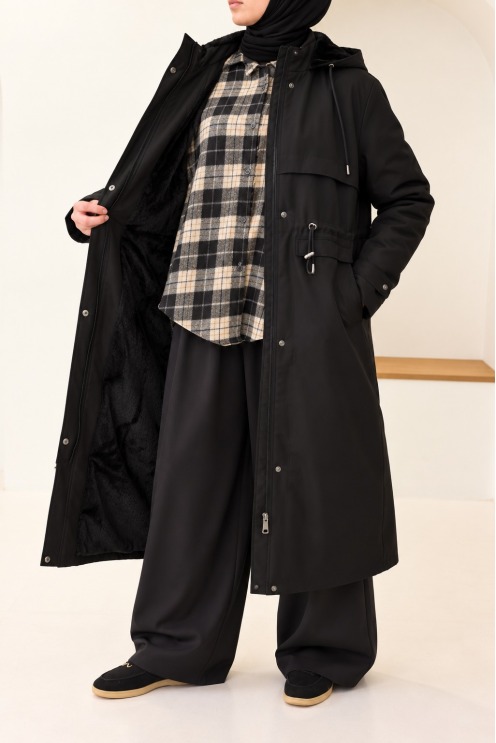 Long black parka with fur lining, water-resistant fabric