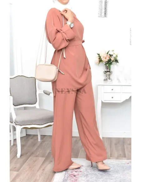 Muslim woman high-end tunic and pants modest set