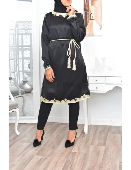 Caftan court  Noir fete haute couture broderie Maroc Valentino brodé.