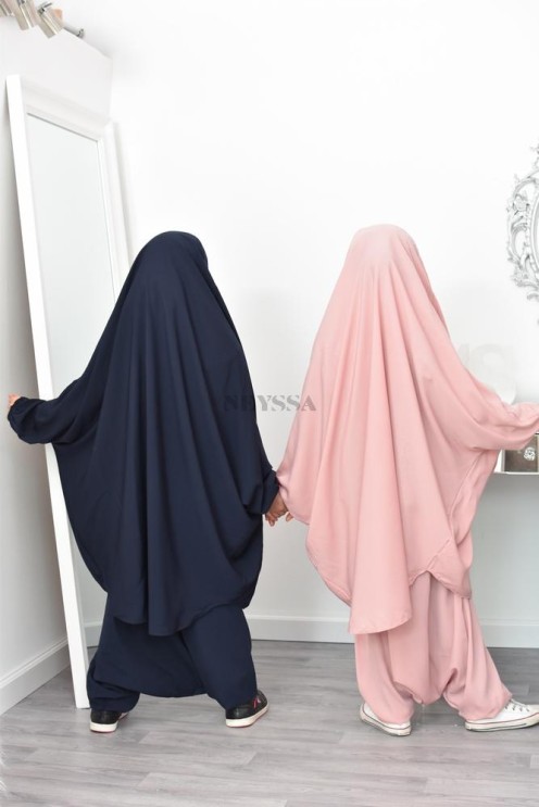 Jilbeb fillette ou jilbab fille tenue de prière et de cours d'arabe.