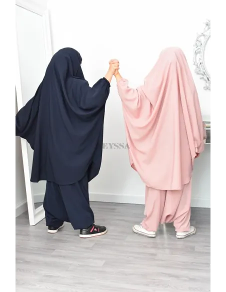 Jilbeb fillette ou jilbab fille tenue de prière et de cours d'arabe.