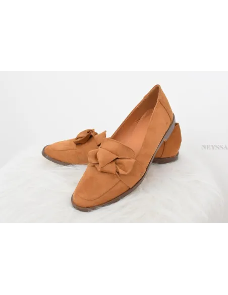 hübsches Paar herbst- und winterfarbene Knüpfmokassins