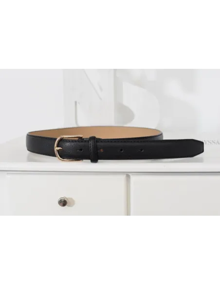 Ceinture Lana en simili réglable avec fermeture par boucle à ardillon.