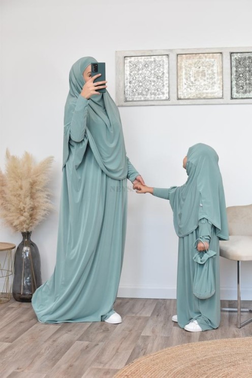 Abaya papillon ample de priere avec hijab intégré au meilleur prix