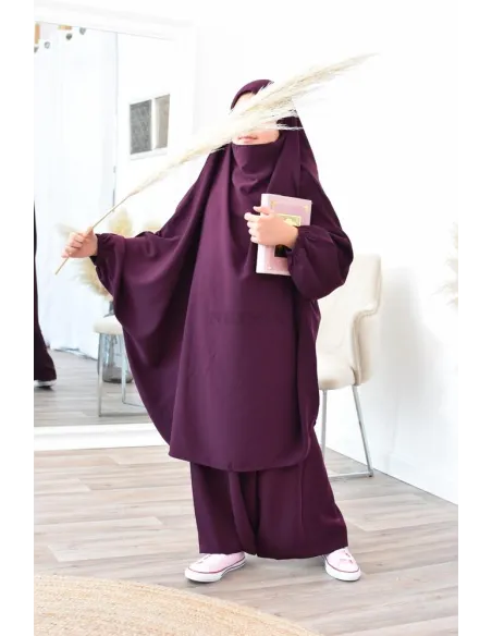 Jilbeb fillette ou jilbab fille tenue de prière et de cours d'arabe.
