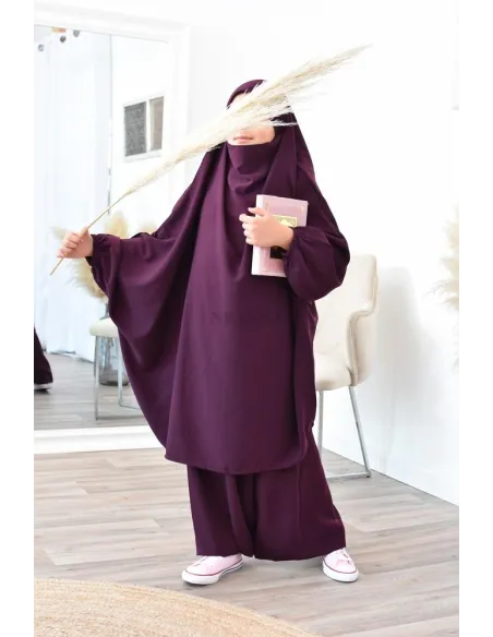 Jilbeb fillette ou jilbab fille tenue de prière et de cours d'arabe.