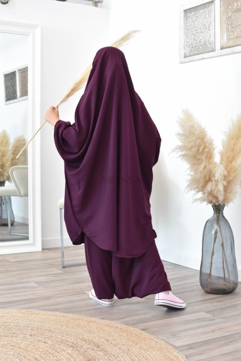 Jilbeb fillette ou jilbab fille tenue de prière et de cours d'arabe.