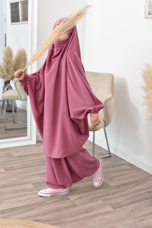 Jilbeb fillette ou jilbab fille tenue de prière et de cours d'arabe.