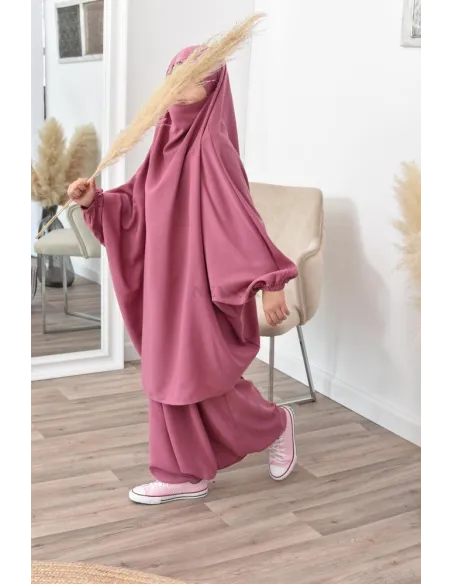 Jilbeb fillette ou jilbab fille tenue de prière et de cours d'arabe.