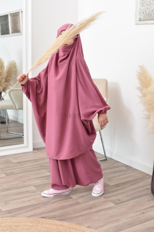 Jilbeb fillette ou jilbab fille tenue de prière et de cours d'arabe.