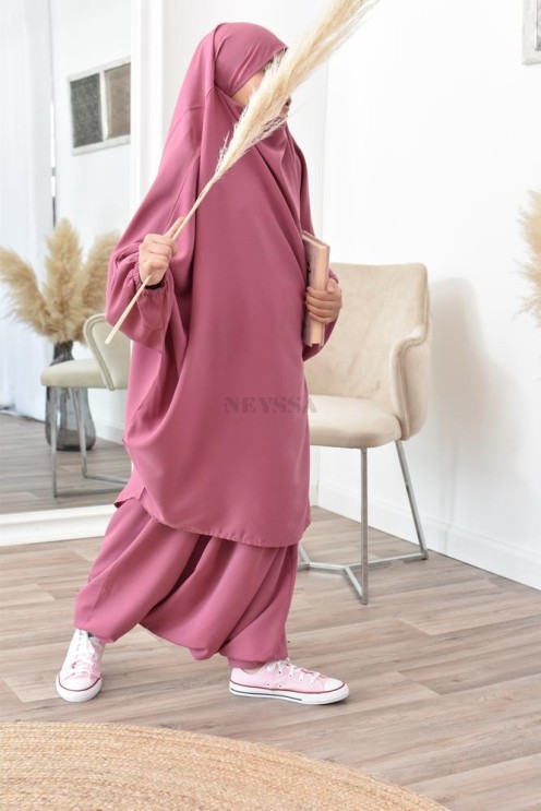 Jilbeb fillette ou jilbab fille tenue de prière et de cours d'arabe.