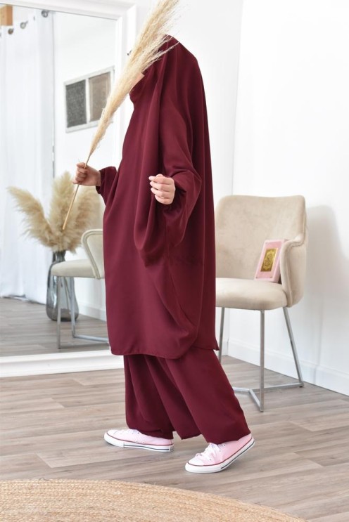 Jilbeb fillette ou jilbab fille tenue de prière et de cours d'arabe.