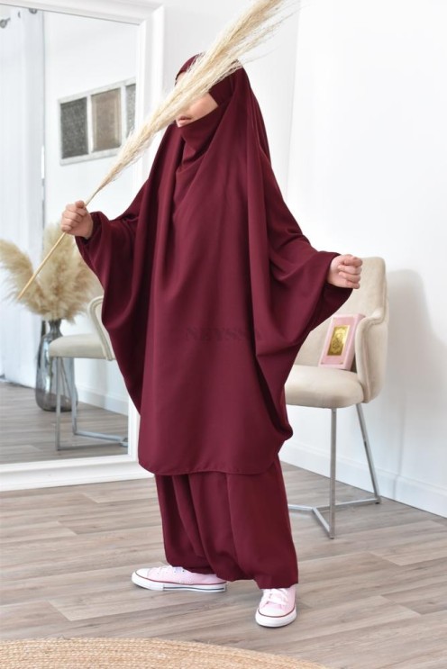 Jilbeb fillette ou jilbab fille tenue de prière et de cours d'arabe.
