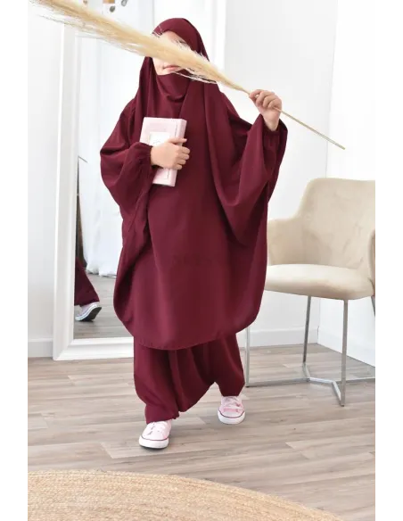 Jilbeb fillette ou jilbab fille tenue de prière et de cours d'arabe.