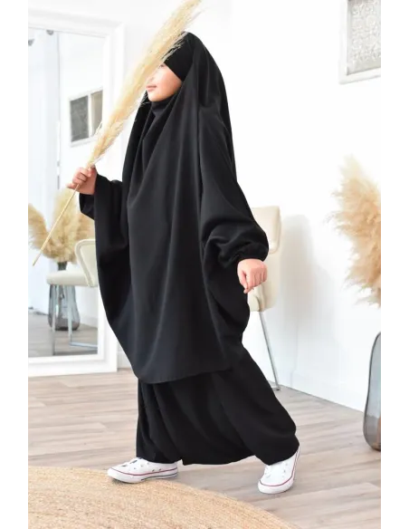 Jilbeb fillette ou jilbab fille tenue de prière et de cours d'arabe.