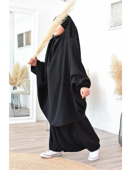Jilbeb fillette ou jilbab fille tenue de prière et de cours d'arabe.