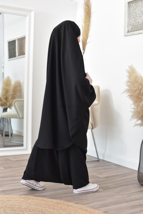 Jilbeb fillette ou jilbab fille tenue de prière et de cours d'arabe.