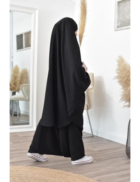 Jilbeb fillette ou jilbab fille tenue de prière et de cours d'arabe.