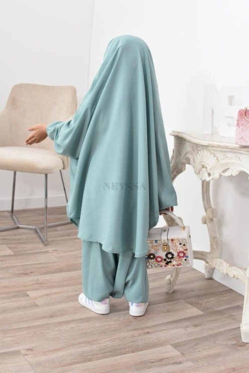 Jilbeb fillette ou jilbab fille tenue de prière et de cours d'arabe.
