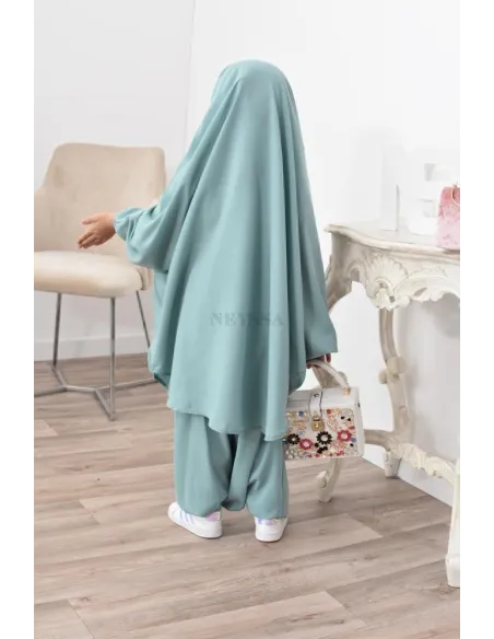 Jilbeb fillette ou jilbab fille tenue de prière et de cours d'arabe.