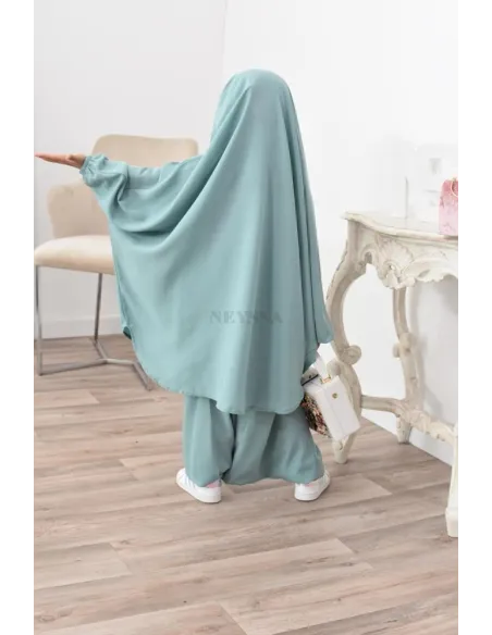Jilbeb fillette ou jilbab fille tenue de prière et de cours d'arabe.