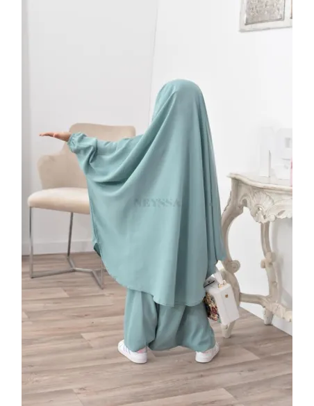 Jilbeb fillette ou jilbab fille tenue de prière et de cours d'arabe.