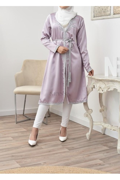 Kimono Caftan lila coupe droite haute couture en satin avec sfifa .