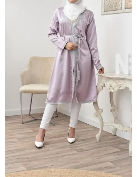 Kimono Caftan lila coupe droite haute couture en satin avec sfifa .