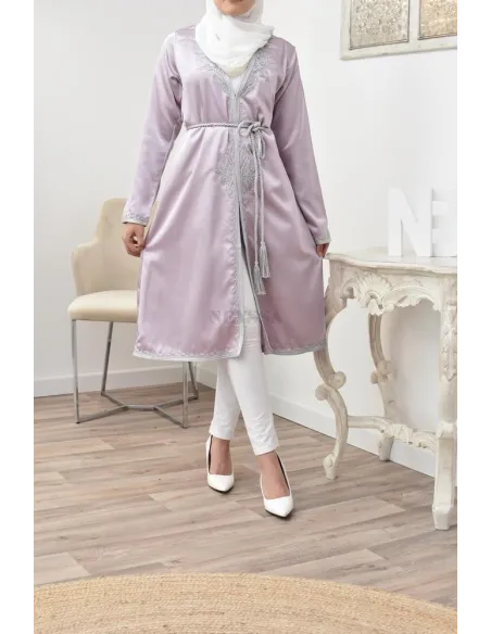 Kimono Caftan lila coupe droite haute couture en satin avec sfifa .
