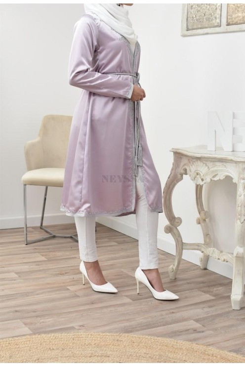 Kimono Caftan lila coupe droite haute couture en satin avec sfifa .