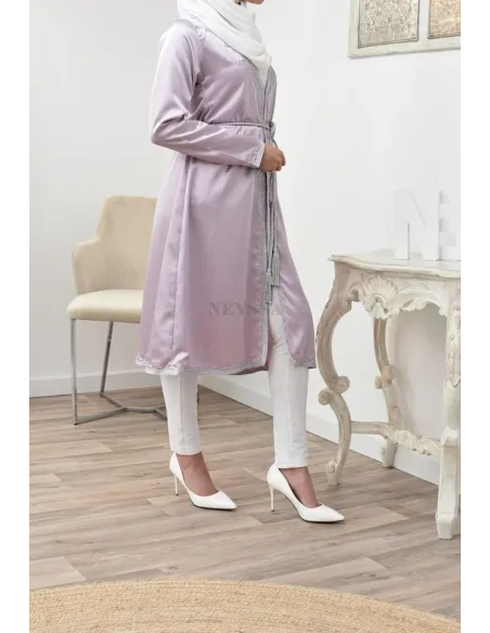 Kimono Caftan lila coupe droite haute couture en satin avec sfifa .