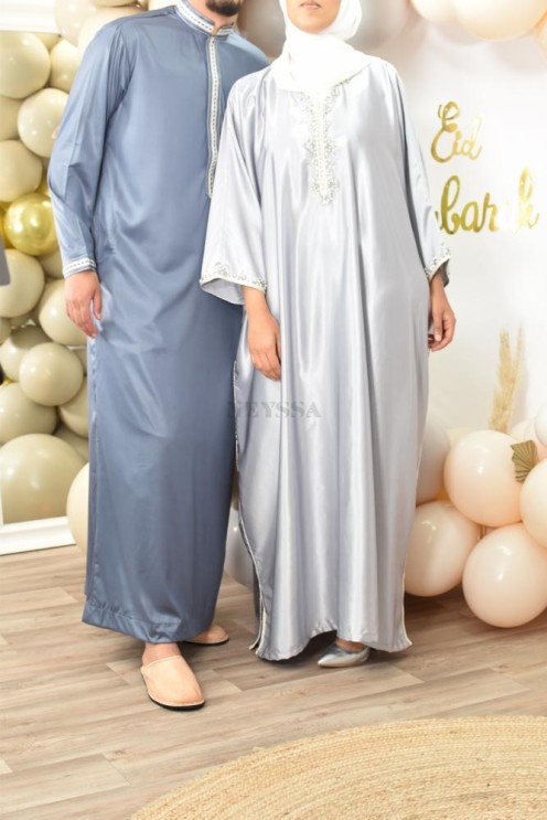 Qamis Émiratie homme de luxe avec détails brodés .