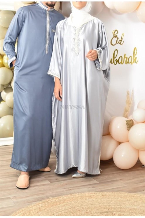 Qamis Émiratie homme de luxe avec détails brodés .
