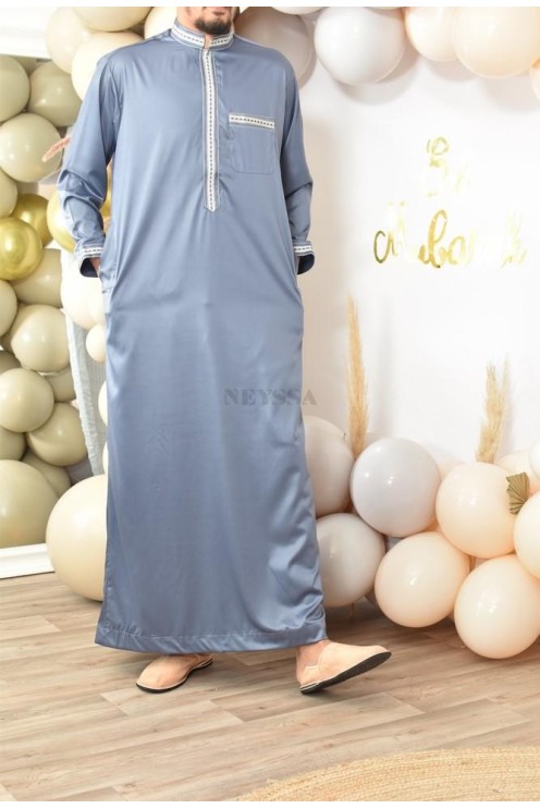 Qamis Émiratie homme de luxe avec détails brodés .